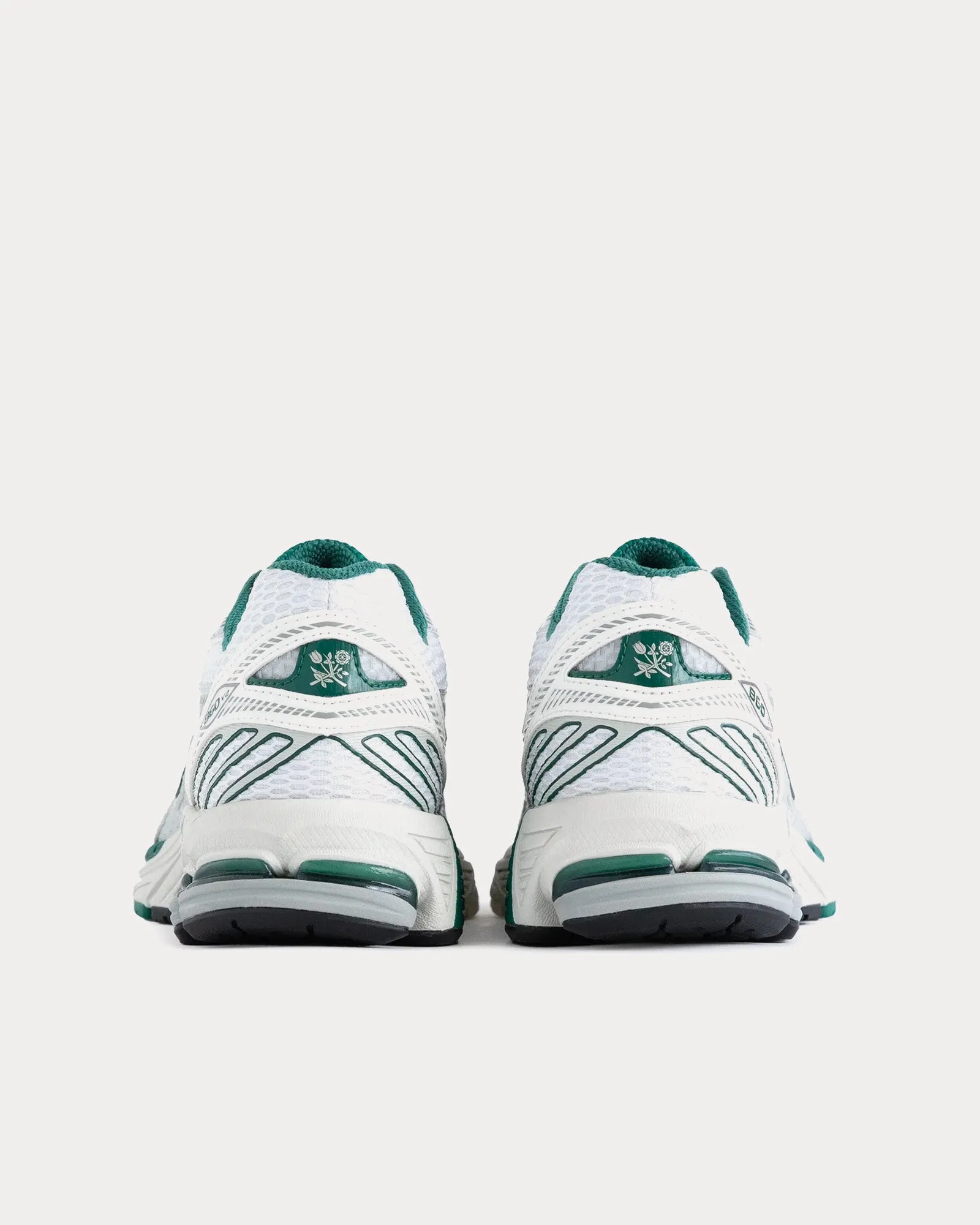 860v2 White / Green Low Top Sneakers