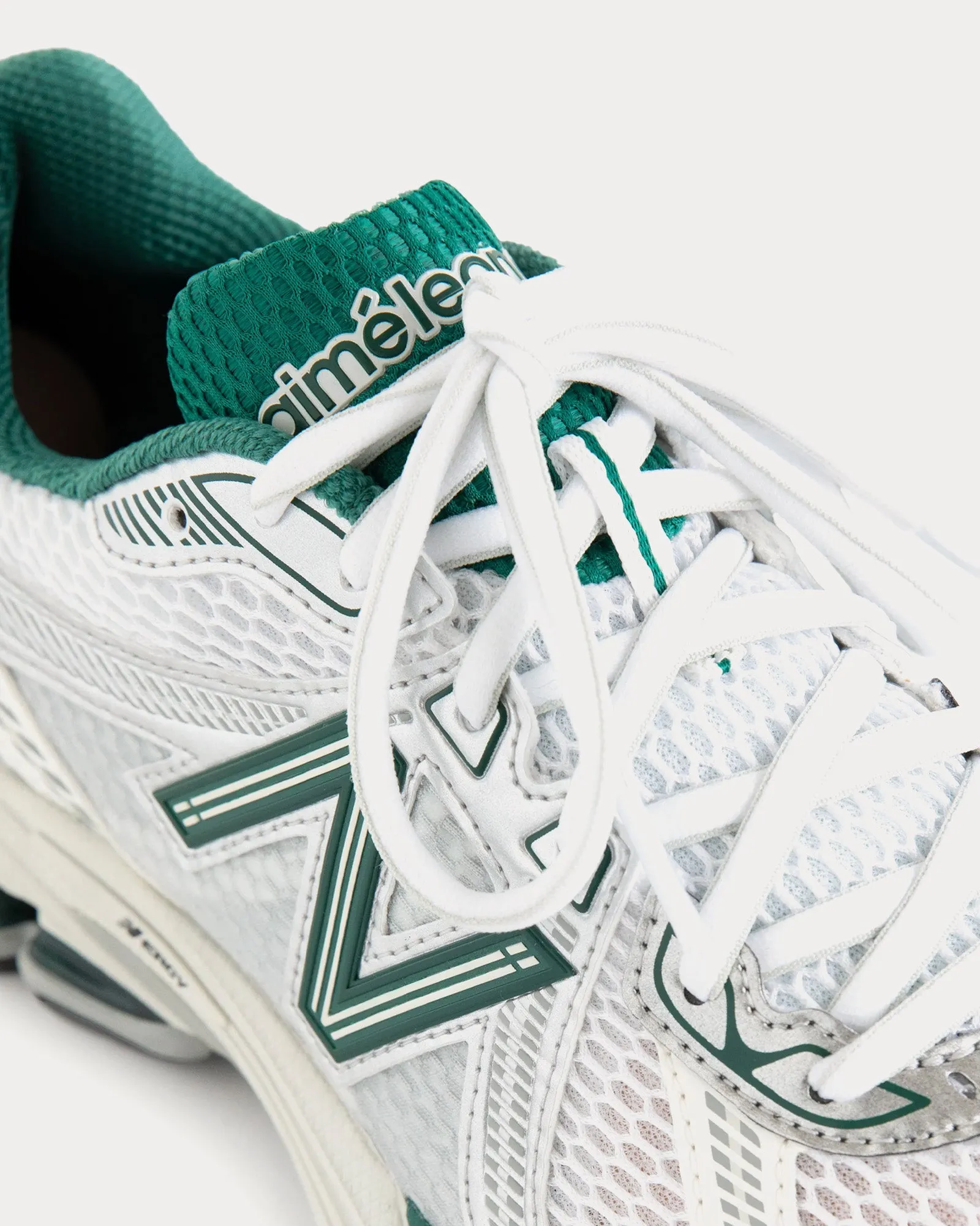 860v2 White / Green Low Top Sneakers