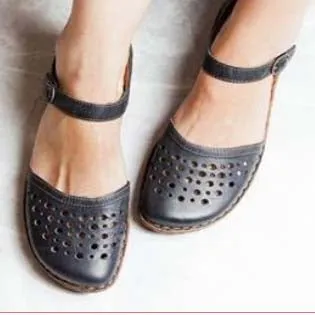 Buckel Closed Toe Cute Flat Sandals