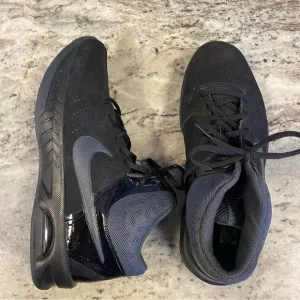 Men’s Nike Visi Pro VI NBK Black Athletic Sneakers Size 8.5